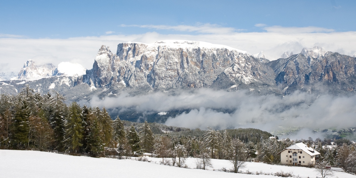 Die Südtiroler Winterlandschaft im Schnee