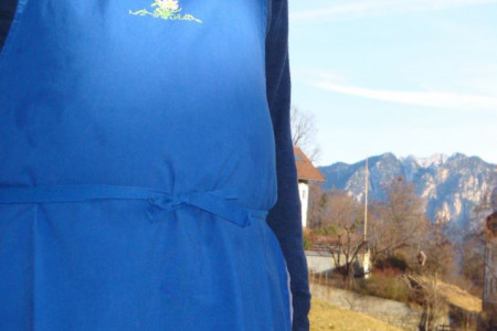 Der blaue Schurz - getragen von den Südtiroler Bauern
