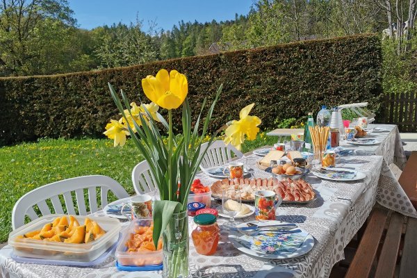 Gemütliches Zusammensitzen mit der ganzen Familie