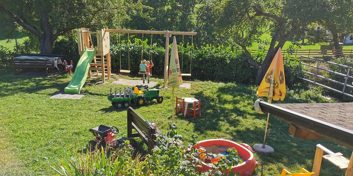 Unser großer Spielplatz für die perfekten Ferien für Kinder und somit die erholsamsten Urlaube für die Eltern. Happy familytime ist garantiert.