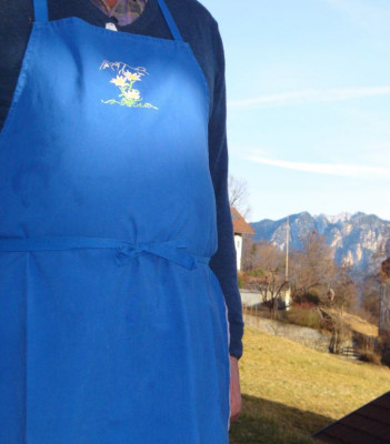 Der blaue Schurz - getragen von den Südtiroler Bauern